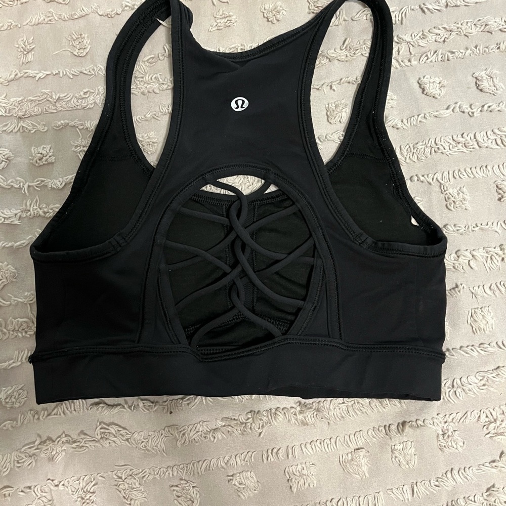 Lululemon sports bra size 6